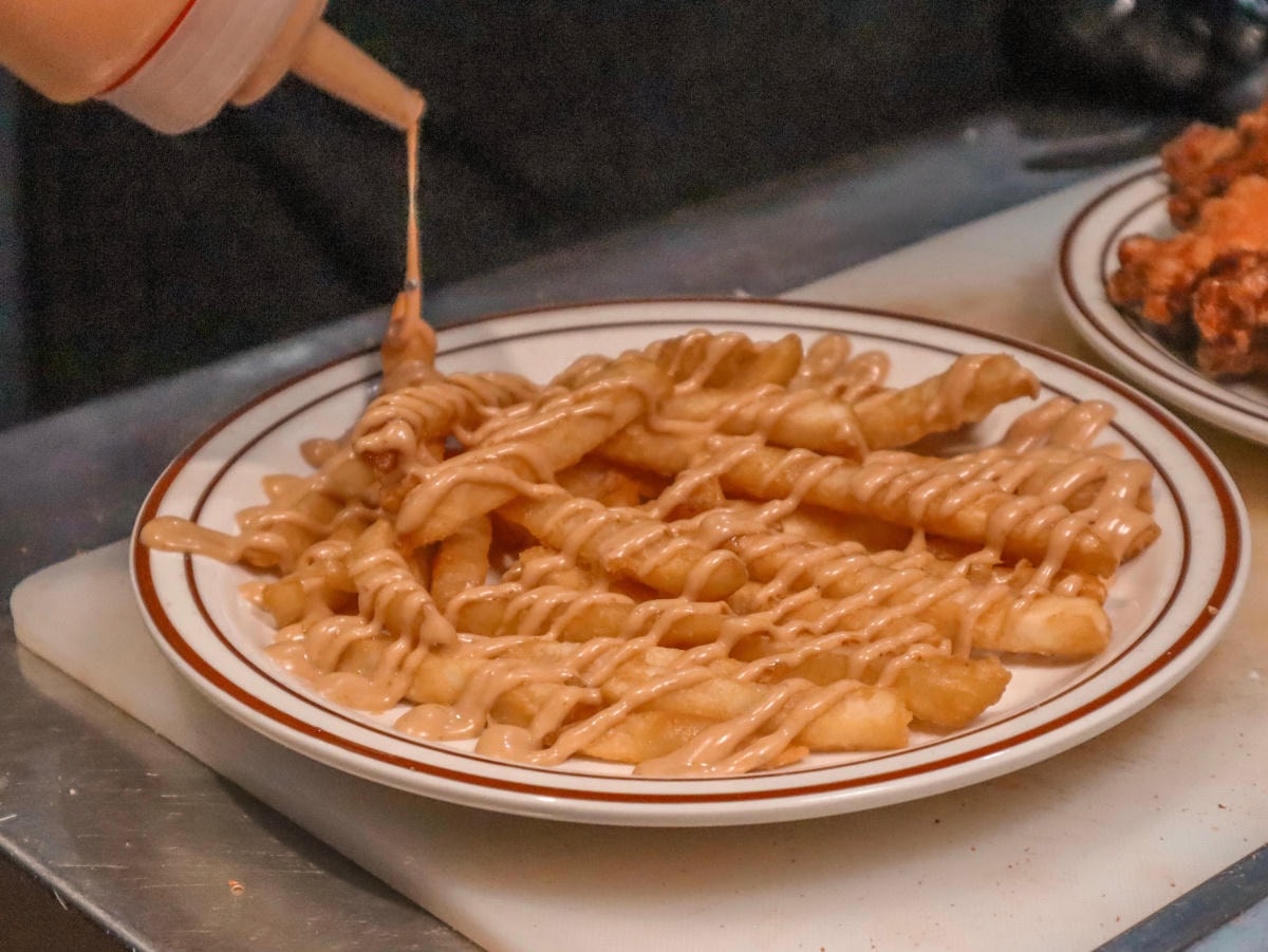 ❤美食分享❤【Bounce Back】台北東區宵夜族的天堂!手拍肉排、爆汁醬料的味蕾暴擊 🍔✨ - 第16張圖