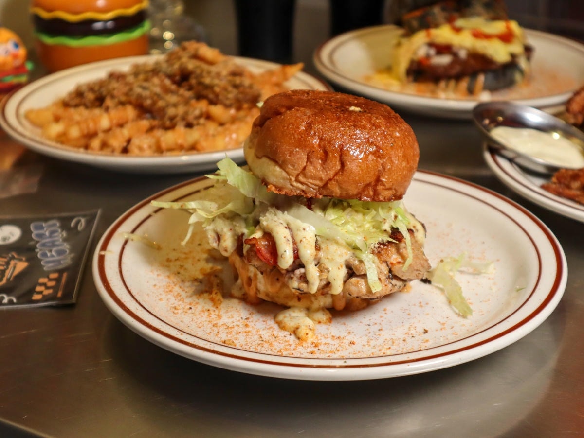 ❤美食分享❤【Bounce Back】台北東區宵夜族的天堂!手拍肉排、爆汁醬料的味蕾暴擊 🍔✨ - 第12張圖