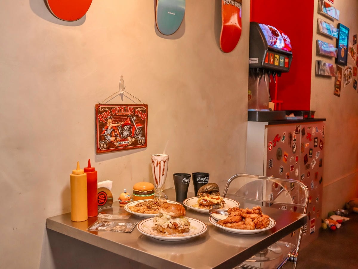 ❤美食分享❤【Bounce Back】台北東區宵夜族的天堂!手拍肉排、爆汁醬料的味蕾暴擊 🍔✨ - 第6張圖