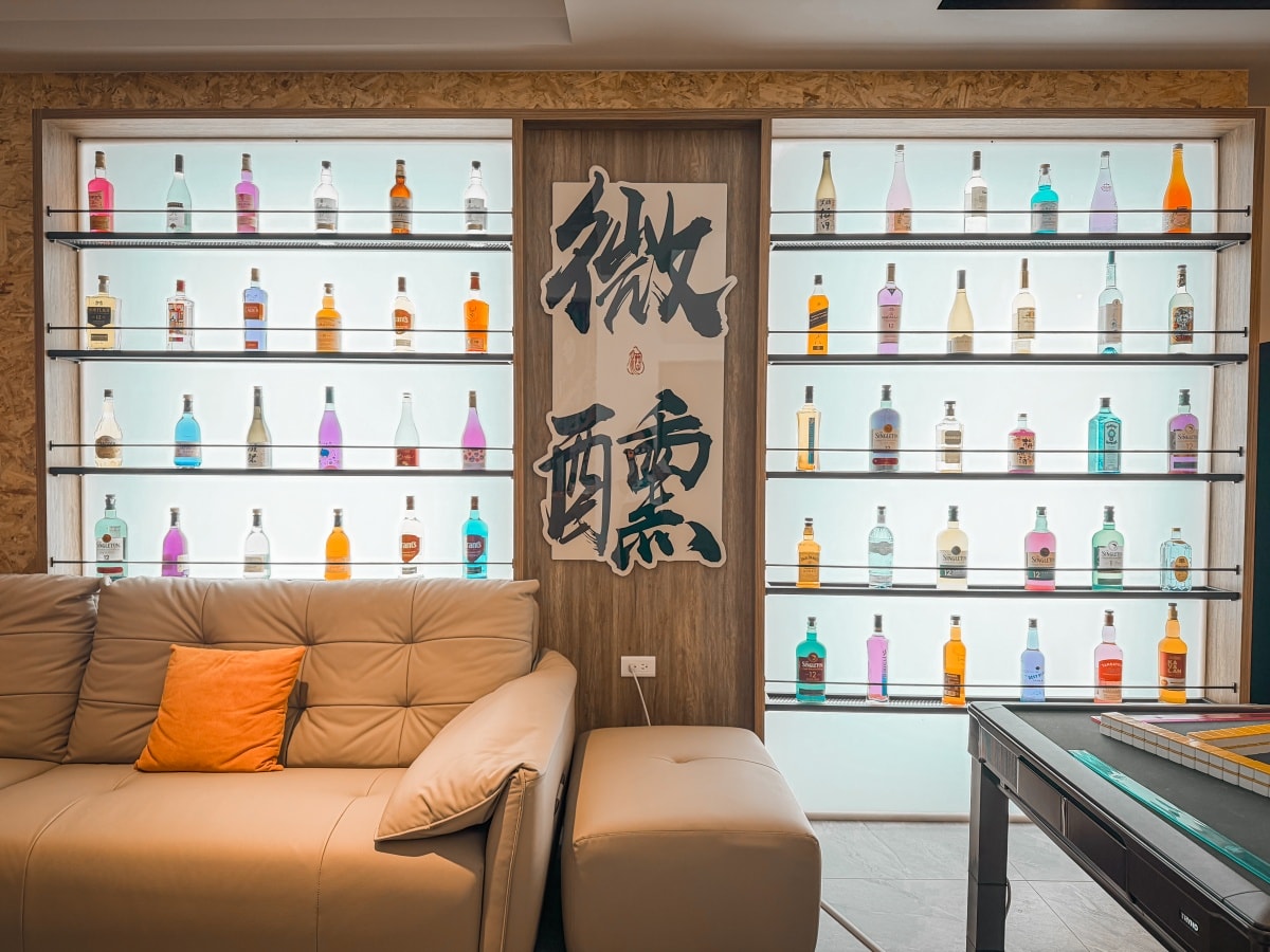 ❤旅宿分享❤【13 villa】宜蘭三星鄉十足好玩小包棟。颳風下雨也不怕！微醺酒牆 X 電動麻將 X KTV 舒心輕旅行