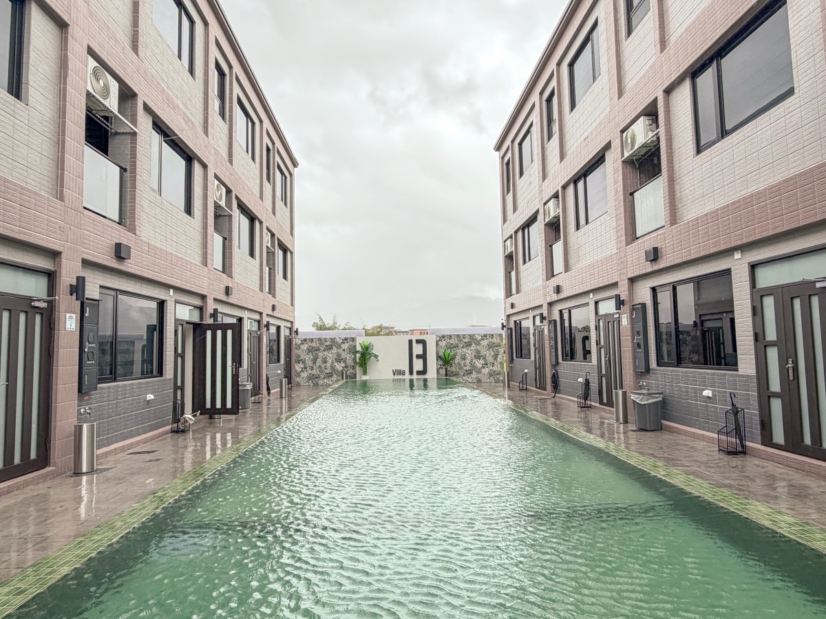 ❤旅宿分享❤【13 villa】宜蘭三星鄉十足好玩小包棟。颳風下雨也不怕！微醺酒牆 X 電動麻將 X KTV 舒心輕旅行