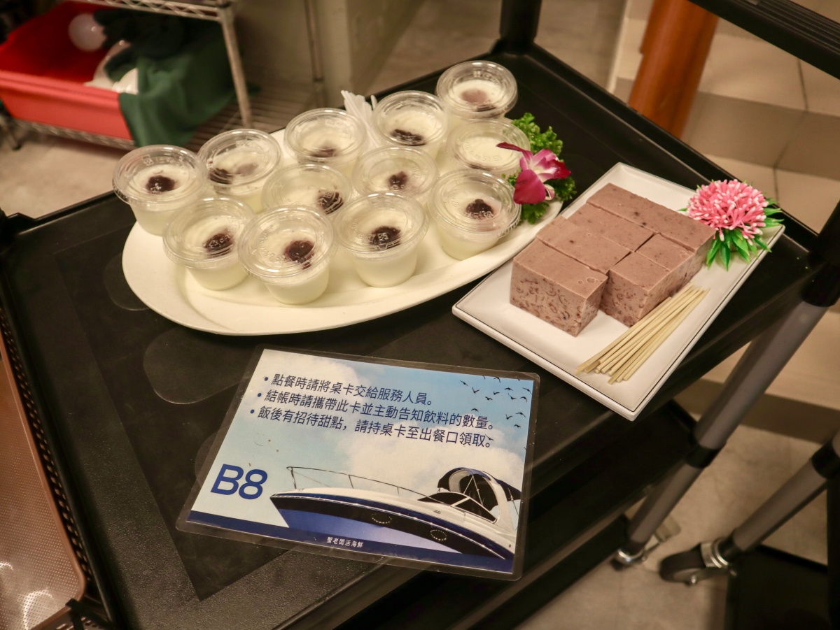 ❤美食分享❤【蟹老闆活海鮮】烏石港推薦海鮮餐廳｜好友餞行的那桌在地海味