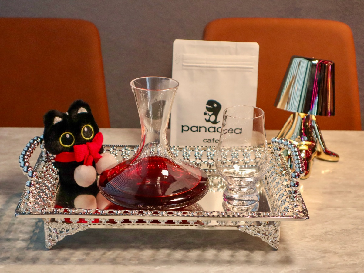 ❤美食分享❤【龍火 Panacea Cafe 新莊宏匯廣場】全台唯一 Coffee Raves 咖啡館｜日咖夜酒 × 黑蒜料理 × 精品咖啡一次體驗