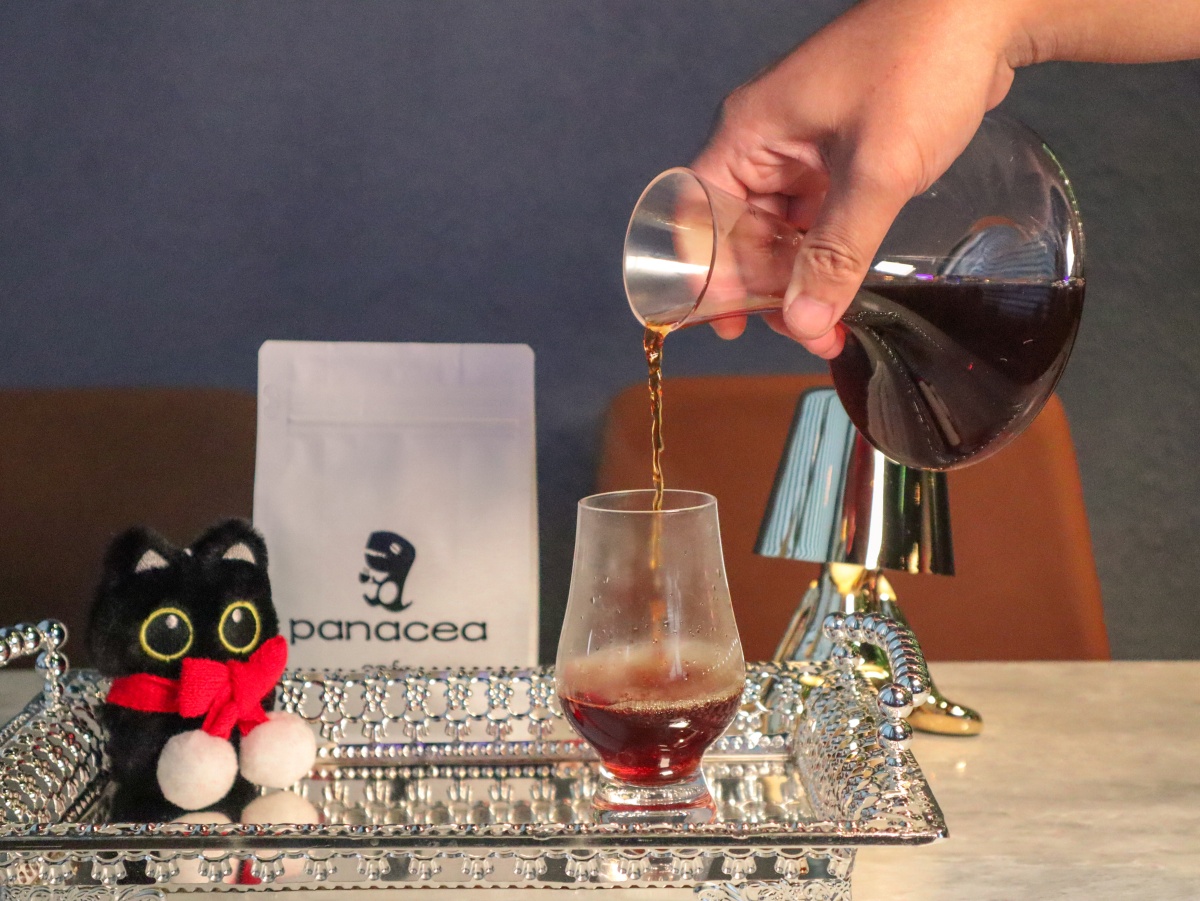 ❤美食分享❤【龍火 Panacea Cafe 新莊宏匯廣場】全台唯一 Coffee Raves 咖啡館｜日咖夜酒 × 黑蒜料理 × 精品咖啡一次體驗