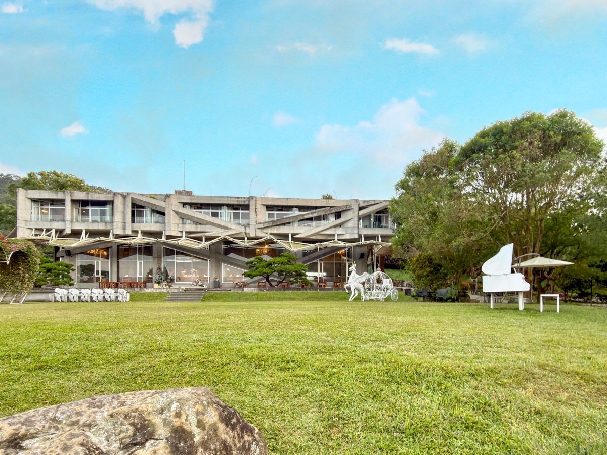 ❤旅宿分享❤【華山觀止一泊二食】住進雲霧與風月之間|清水模玻璃屋、觀景豪華套房、山景夜景與精緻套餐 - 第8張圖 ❤旅宿分享❤【華山觀止一泊二食】住進雲霧與風月之間|清水模玻璃屋、觀景豪華套房、山景夜景與精緻套餐