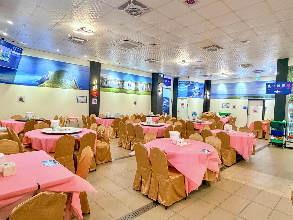 ❤美食分享❤【蟹老闆活海鮮】烏石港推薦海鮮餐廳｜好友餞行的那桌在地海味