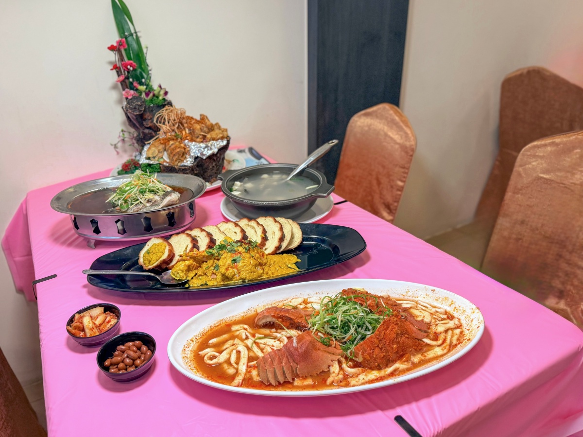 ❤美食分享❤【蟹老闆活海鮮】烏石港推薦海鮮餐廳｜好友餞行的那桌在地海味