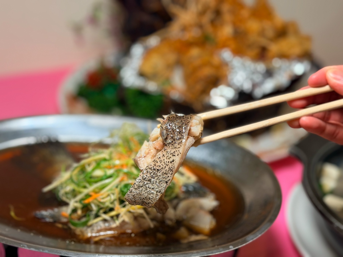 ❤美食分享❤【蟹老闆活海鮮】烏石港推薦海鮮餐廳｜好友餞行的那桌在地海味
