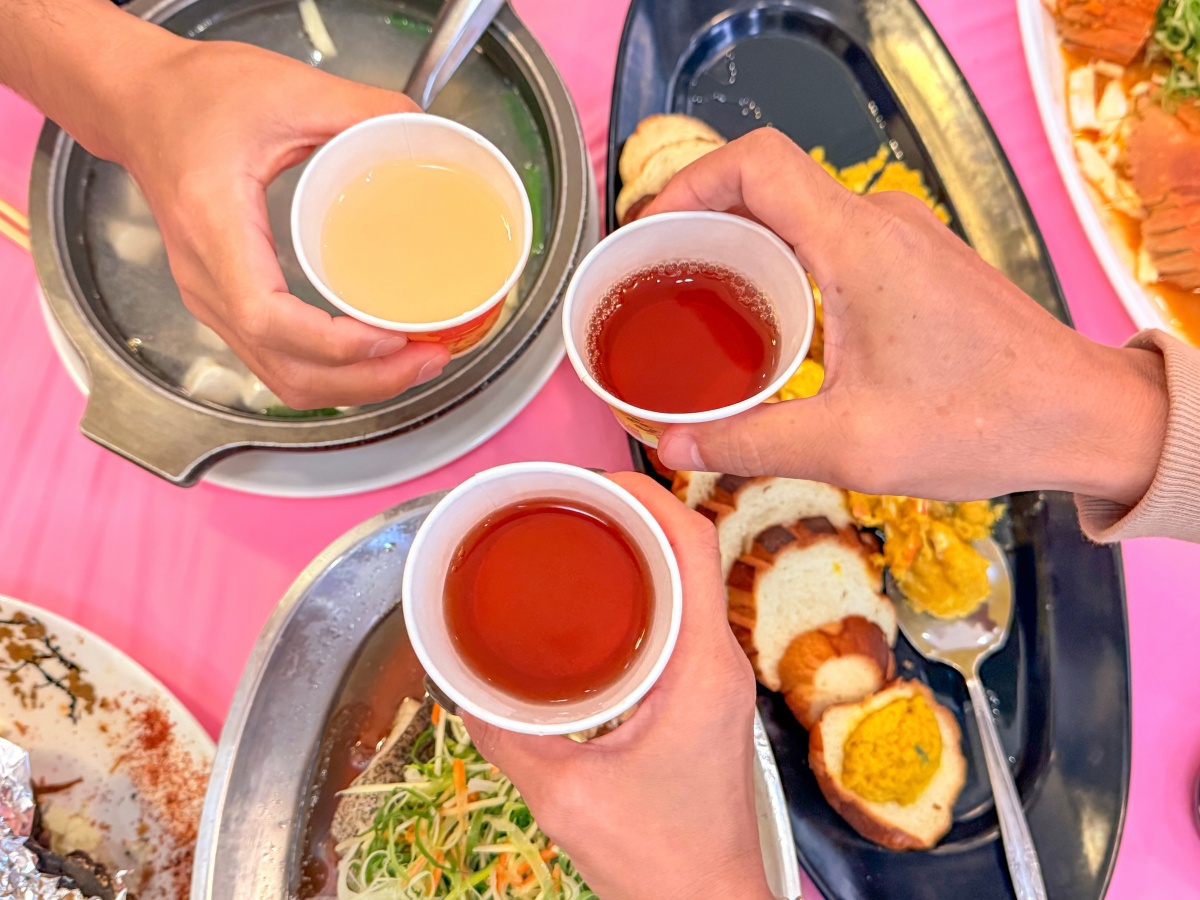 ❤美食分享❤【蟹老闆活海鮮】烏石港推薦海鮮餐廳｜好友餞行的那桌在地海味