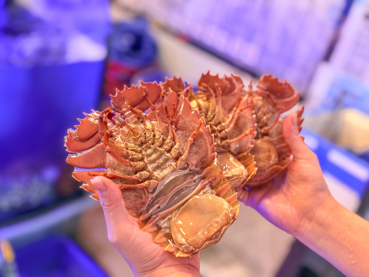 ❤美食分享❤【蟹老闆活海鮮】烏石港推薦海鮮餐廳｜好友餞行的那桌在地海味