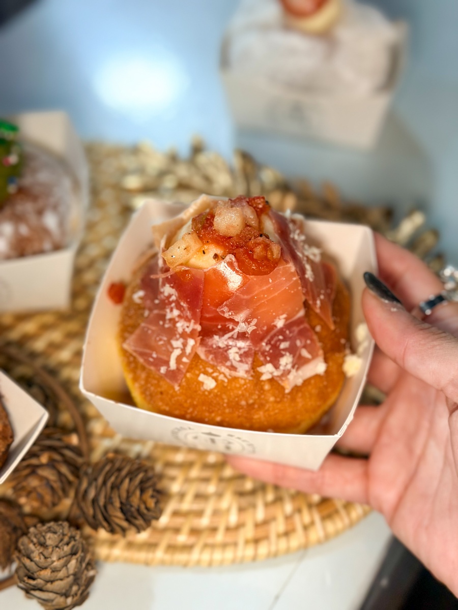 ❤美食分享❤【雪系町生ドーナツ】台北甜甜圈推薦｜聖誕雪藏童話 限定四款新品完整開箱與心得