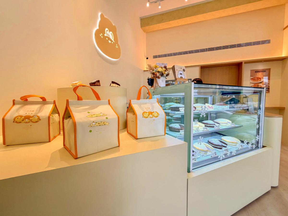 ❤美食分享❤【十月甜大墩門市新開幕|炙燒太陽 波士頓派開箱實吃】台中甜點推薦。12/11全新開幕。不敢相信太陽餅跟波士頓派合體了! - 第26張圖 ❤美食分享❤【十月甜大墩門市新開幕|炙燒太陽 波士頓派開箱實吃】台中甜點推薦。12/11全新開幕。不敢相信太陽餅跟波士頓派合體了!