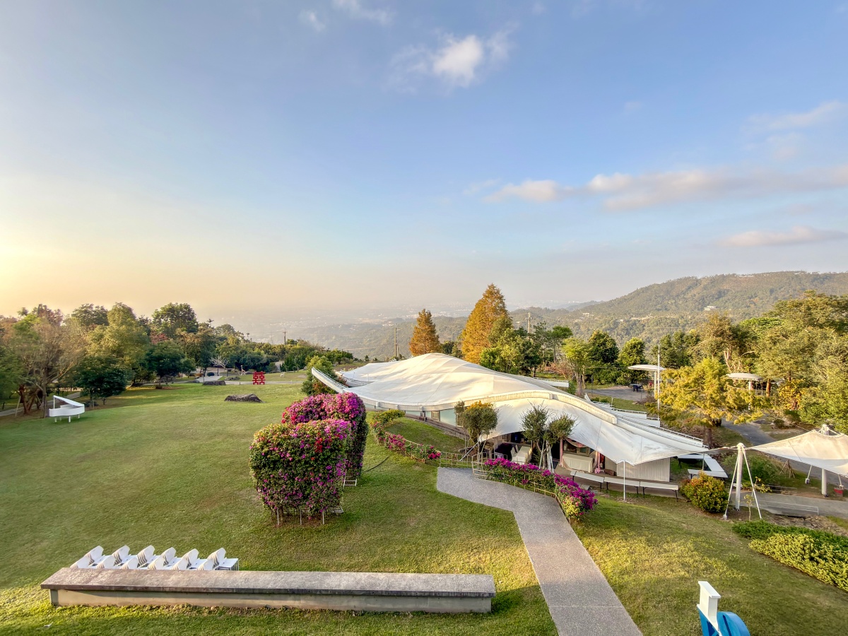 ❤旅宿分享❤【華山觀止一泊二食】住進雲霧與風月之間|清水模玻璃屋、觀景豪華套房、山景夜景與精緻套餐 - 第4張圖 ❤旅宿分享❤【華山觀止一泊二食】住進雲霧與風月之間|清水模玻璃屋、觀景豪華套房、山景夜景與精緻套餐