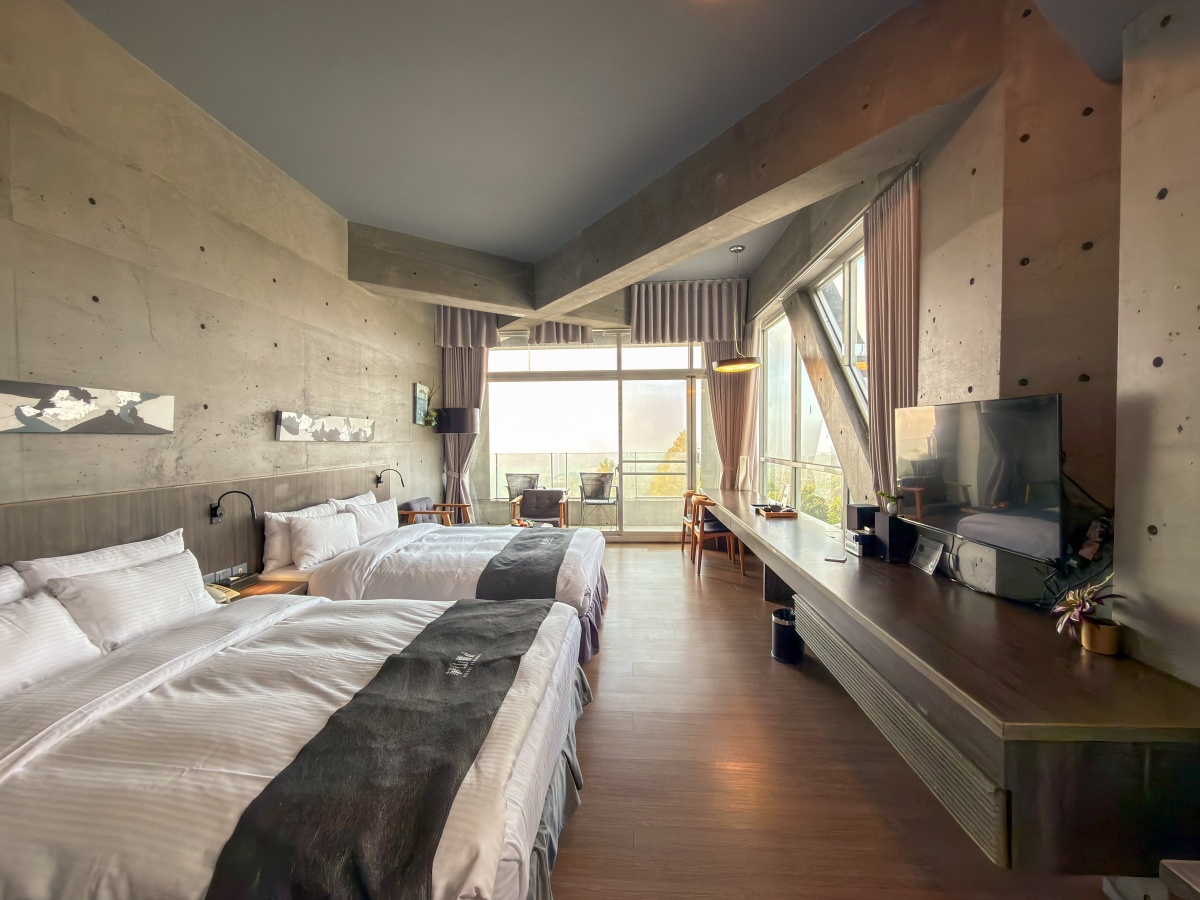 ❤旅宿分享❤【華山觀止一泊二食】住進雲霧與風月之間|清水模玻璃屋、觀景豪華套房、山景夜景與精緻套餐 - 第10張圖 ❤旅宿分享❤【華山觀止一泊二食】住進雲霧與風月之間|清水模玻璃屋、觀景豪華套房、山景夜景與精緻套餐