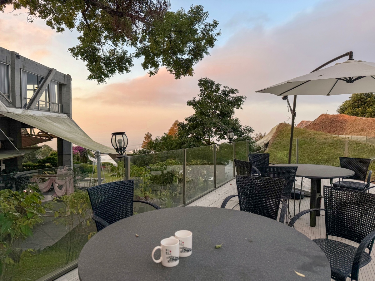 ❤旅宿分享❤【華山觀止一泊二食】住進雲霧與風月之間|清水模玻璃屋、觀景豪華套房、山景夜景與精緻套餐 - 第25張圖 ❤旅宿分享❤【華山觀止一泊二食】住進雲霧與風月之間|清水模玻璃屋、觀景豪華套房、山景夜景與精緻套餐