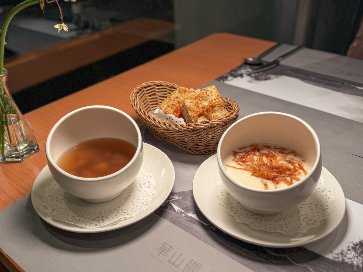 ❤旅宿分享❤【華山觀止一泊二食】住進雲霧與風月之間|清水模玻璃屋、觀景豪華套房、山景夜景與精緻套餐 - 第44張圖 ❤旅宿分享❤【華山觀止一泊二食】住進雲霧與風月之間|清水模玻璃屋、觀景豪華套房、山景夜景與精緻套餐
