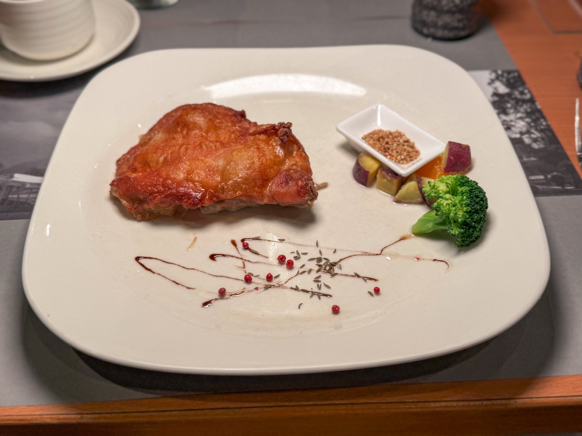 ❤旅宿分享❤【華山觀止一泊二食】住進雲霧與風月之間|清水模玻璃屋、觀景豪華套房、山景夜景與精緻套餐 - 第47張圖 ❤旅宿分享❤【華山觀止一泊二食】住進雲霧與風月之間|清水模玻璃屋、觀景豪華套房、山景夜景與精緻套餐