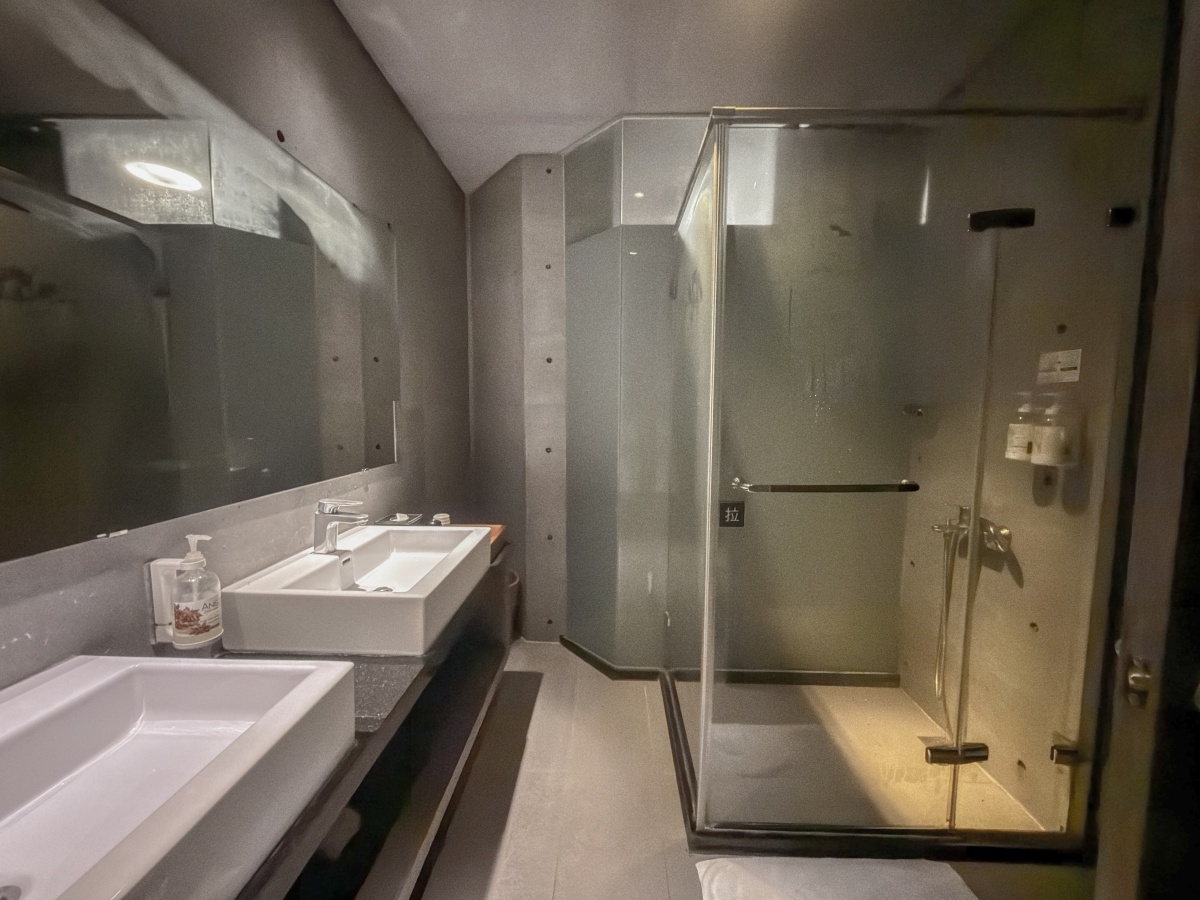 ❤旅宿分享❤【華山觀止一泊二食】住進雲霧與風月之間|清水模玻璃屋、觀景豪華套房、山景夜景與精緻套餐 - 第18張圖 ❤旅宿分享❤【華山觀止一泊二食】住進雲霧與風月之間|清水模玻璃屋、觀景豪華套房、山景夜景與精緻套餐