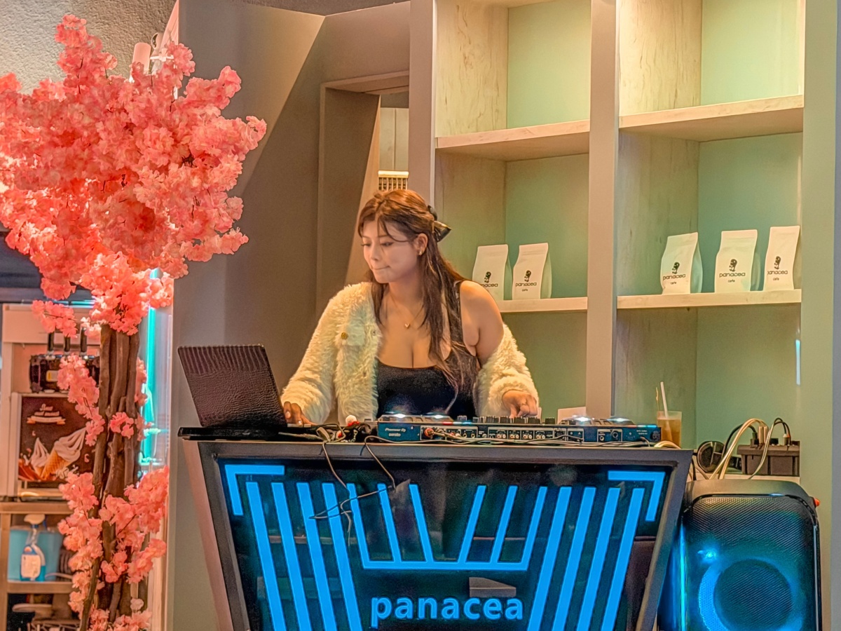 ❤美食分享❤【龍火 Panacea Cafe 新莊宏匯廣場】全台唯一 Coffee Raves 咖啡館｜日咖夜酒 × 黑蒜料理 × 精品咖啡一次體驗