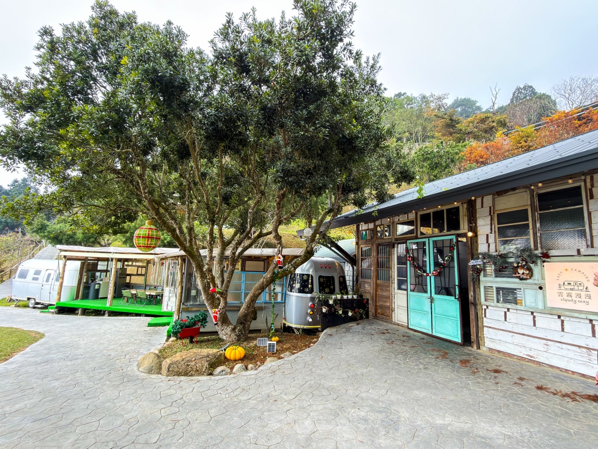 ❤旅宿分享❤【雲霧漫漫】苗栗懶人露營車住宿｜一泊四食、雲海山景全收錄