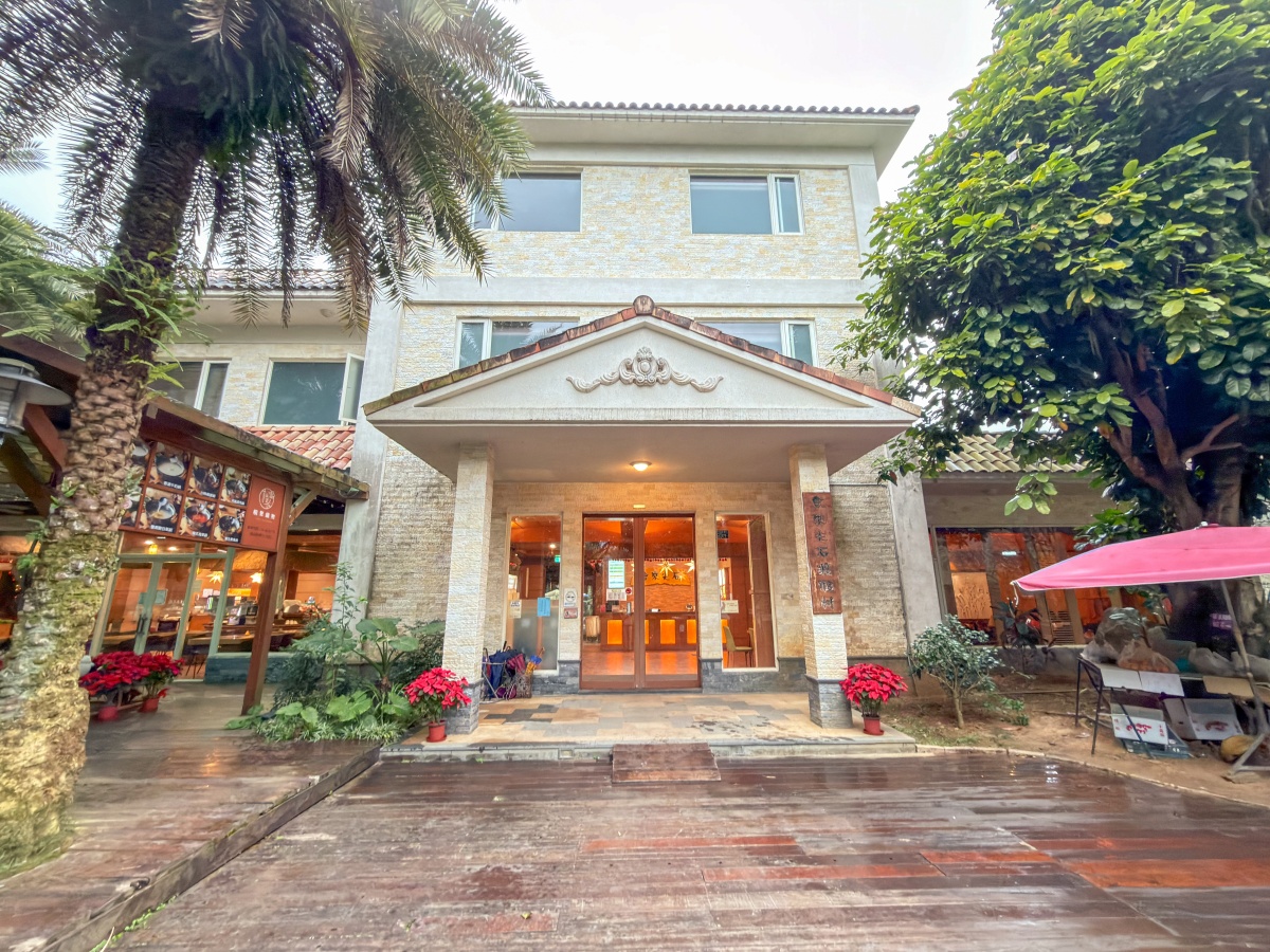 ❤旅宿分享❤【會來尖石溫泉渡假村】新竹尖石露營車推薦｜被落羽松包圍的懶人露營車，在森林裡醒來再去泡溫泉