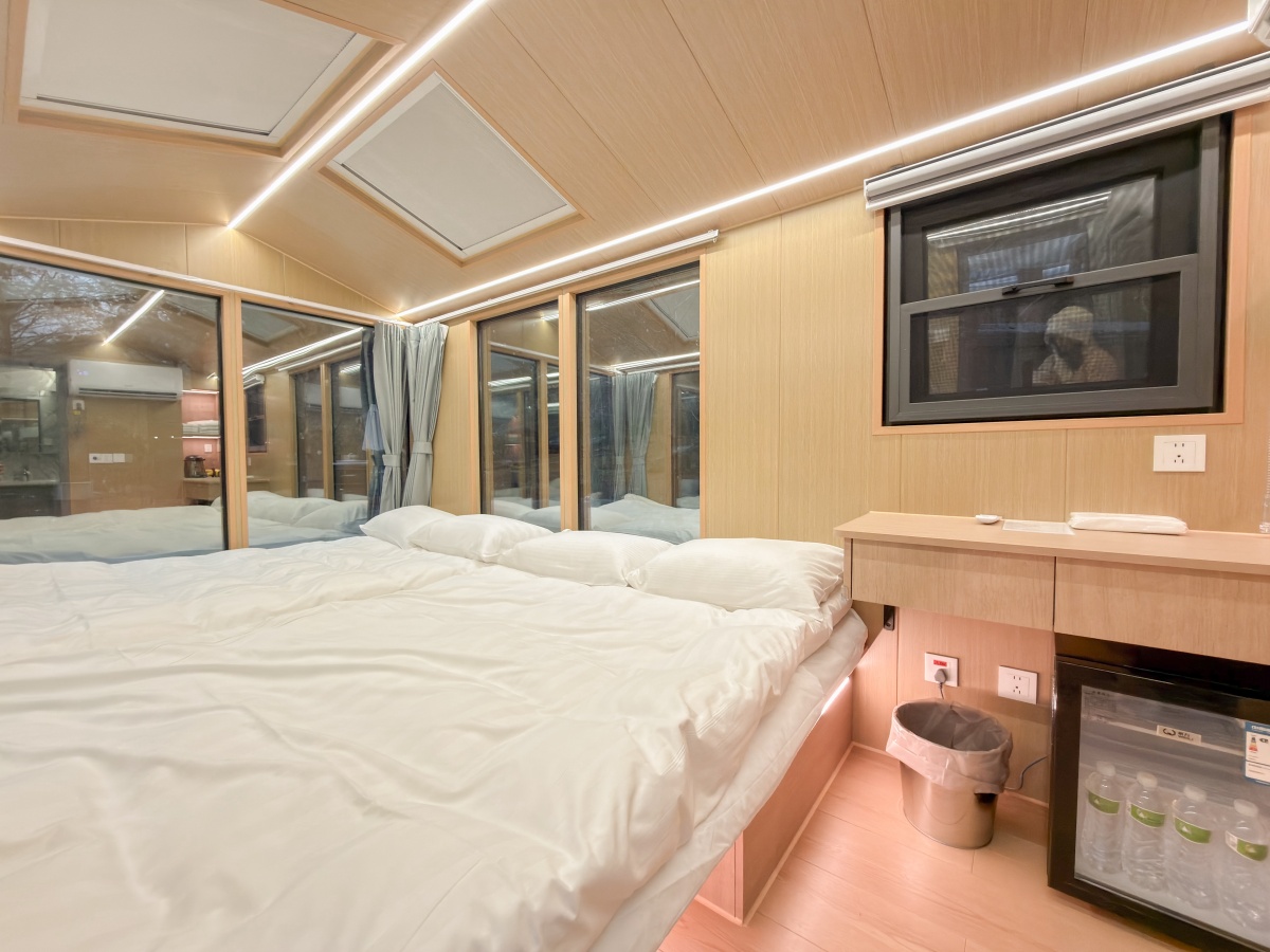 ❤旅宿分享❤【會來尖石溫泉渡假村】新竹尖石露營車推薦｜被落羽松包圍的懶人露營車，在森林裡醒來再去泡溫泉