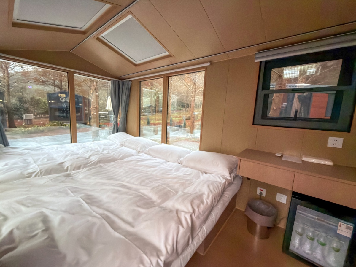 ❤旅宿分享❤【會來尖石溫泉渡假村】新竹尖石露營車推薦｜被落羽松包圍的懶人露營車，在森林裡醒來再去泡溫泉