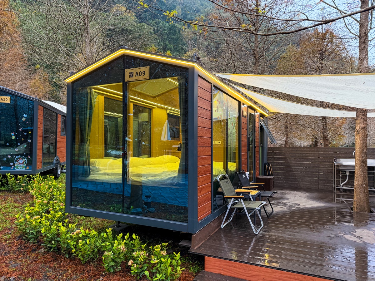 ❤旅宿分享❤【會來尖石溫泉渡假村】新竹尖石露營車推薦｜被落羽松包圍的懶人露營車，在森林裡醒來再去泡溫泉