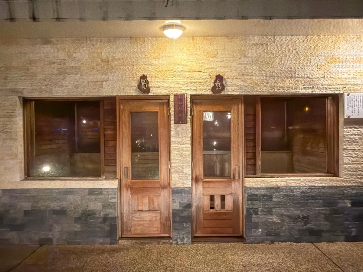 ❤旅宿分享❤【會來尖石溫泉渡假村】新竹尖石露營車推薦｜被落羽松包圍的懶人露營車，在森林裡醒來再去泡溫泉