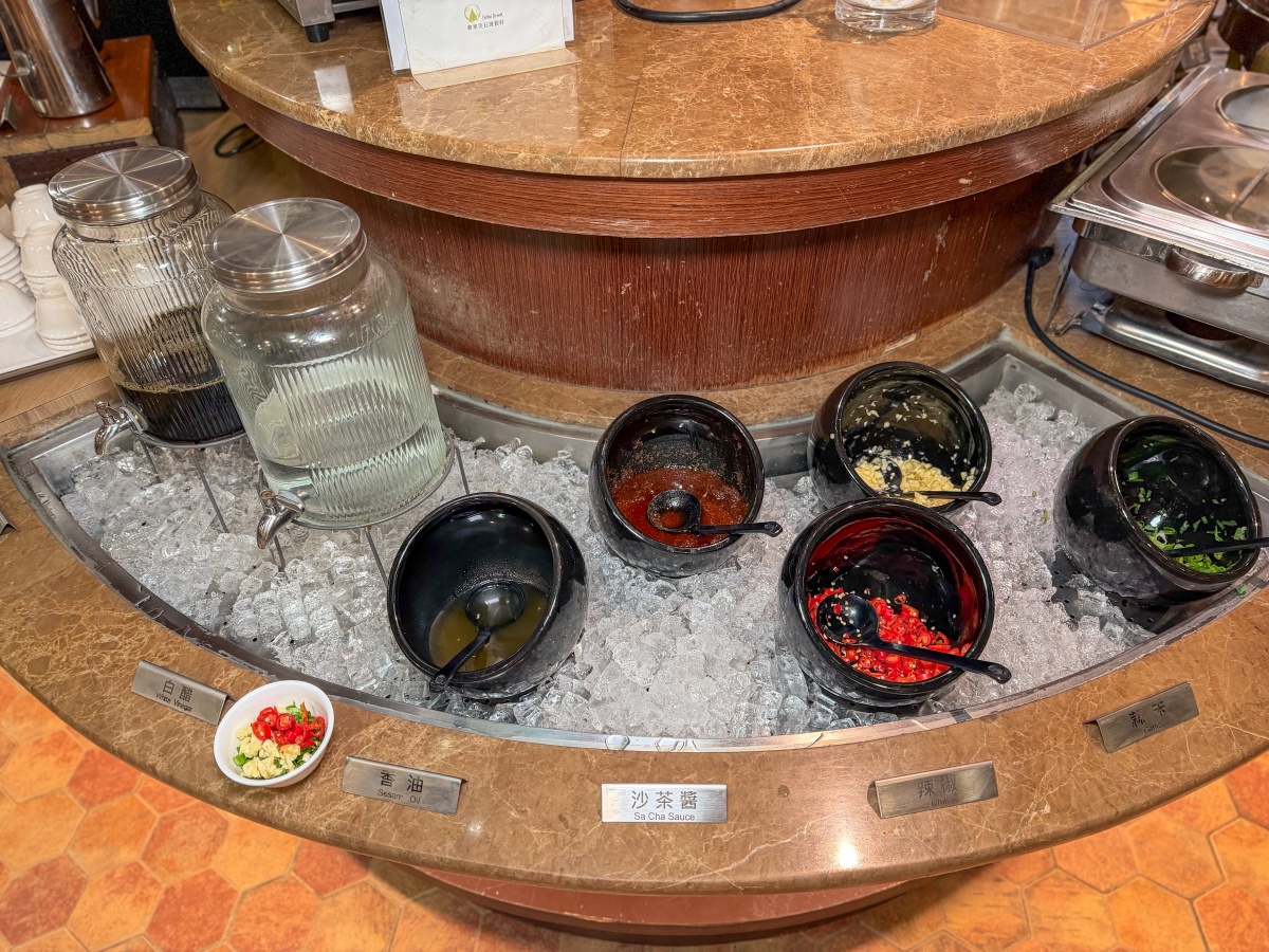 ❤旅宿分享❤【會來尖石溫泉渡假村】新竹尖石露營車推薦｜被落羽松包圍的懶人露營車，在森林裡醒來再去泡溫泉