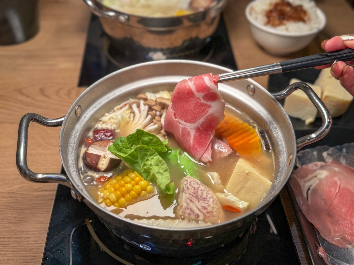 ❤旅宿分享❤【會來尖石溫泉渡假村】新竹尖石露營車推薦｜被落羽松包圍的懶人露營車，在森林裡醒來再去泡溫泉