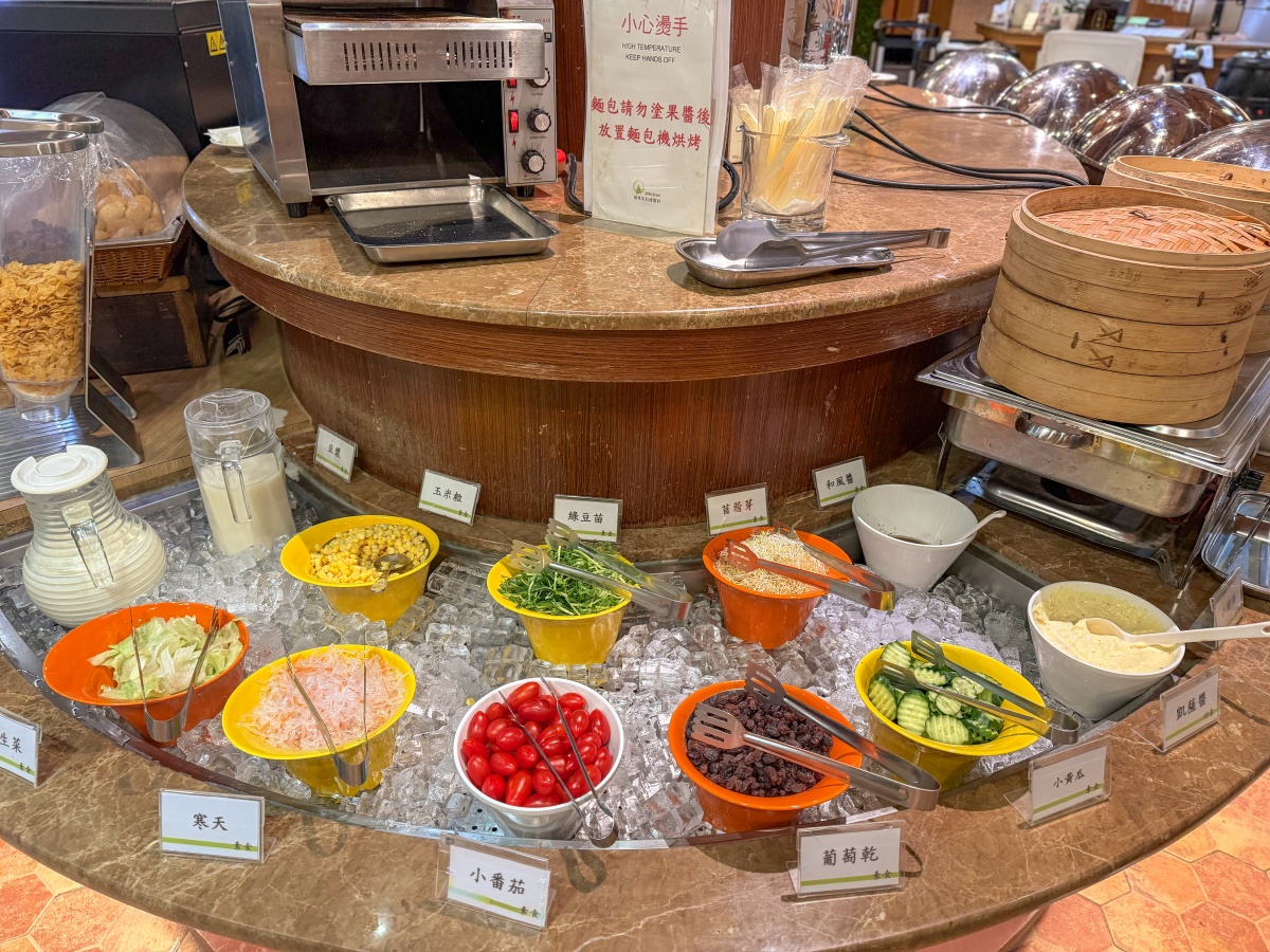 ❤旅宿分享❤【會來尖石溫泉渡假村】新竹尖石露營車推薦｜被落羽松包圍的懶人露營車，在森林裡醒來再去泡溫泉