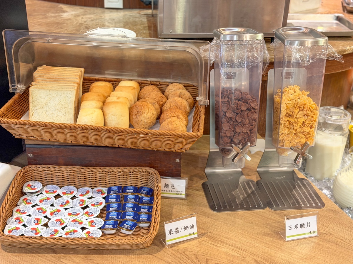 ❤旅宿分享❤【會來尖石溫泉渡假村】新竹尖石露營車推薦｜被落羽松包圍的懶人露營車，在森林裡醒來再去泡溫泉