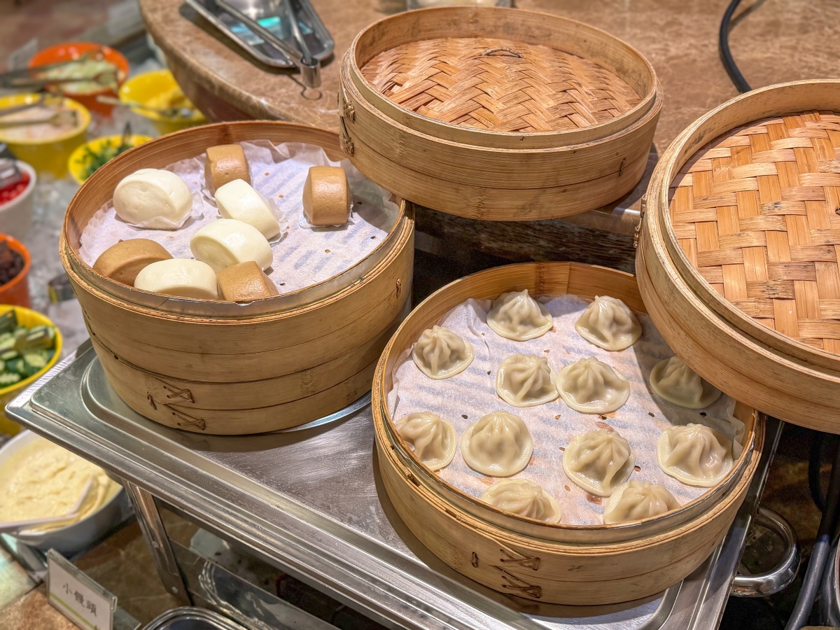 ❤旅宿分享❤【會來尖石溫泉渡假村】新竹尖石露營車推薦｜被落羽松包圍的懶人露營車，在森林裡醒來再去泡溫泉