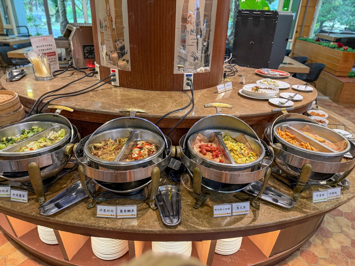 ❤旅宿分享❤【會來尖石溫泉渡假村】新竹尖石露營車推薦｜被落羽松包圍的懶人露營車，在森林裡醒來再去泡溫泉