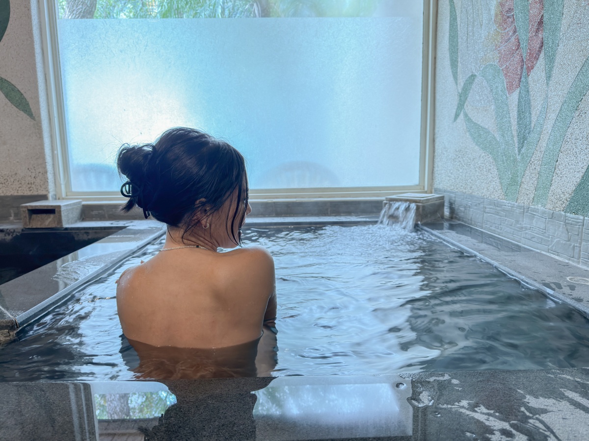 ❤旅宿分享❤【會來尖石溫泉渡假村】新竹尖石露營車推薦｜被落羽松包圍的懶人露營車，在森林裡醒來再去泡溫泉