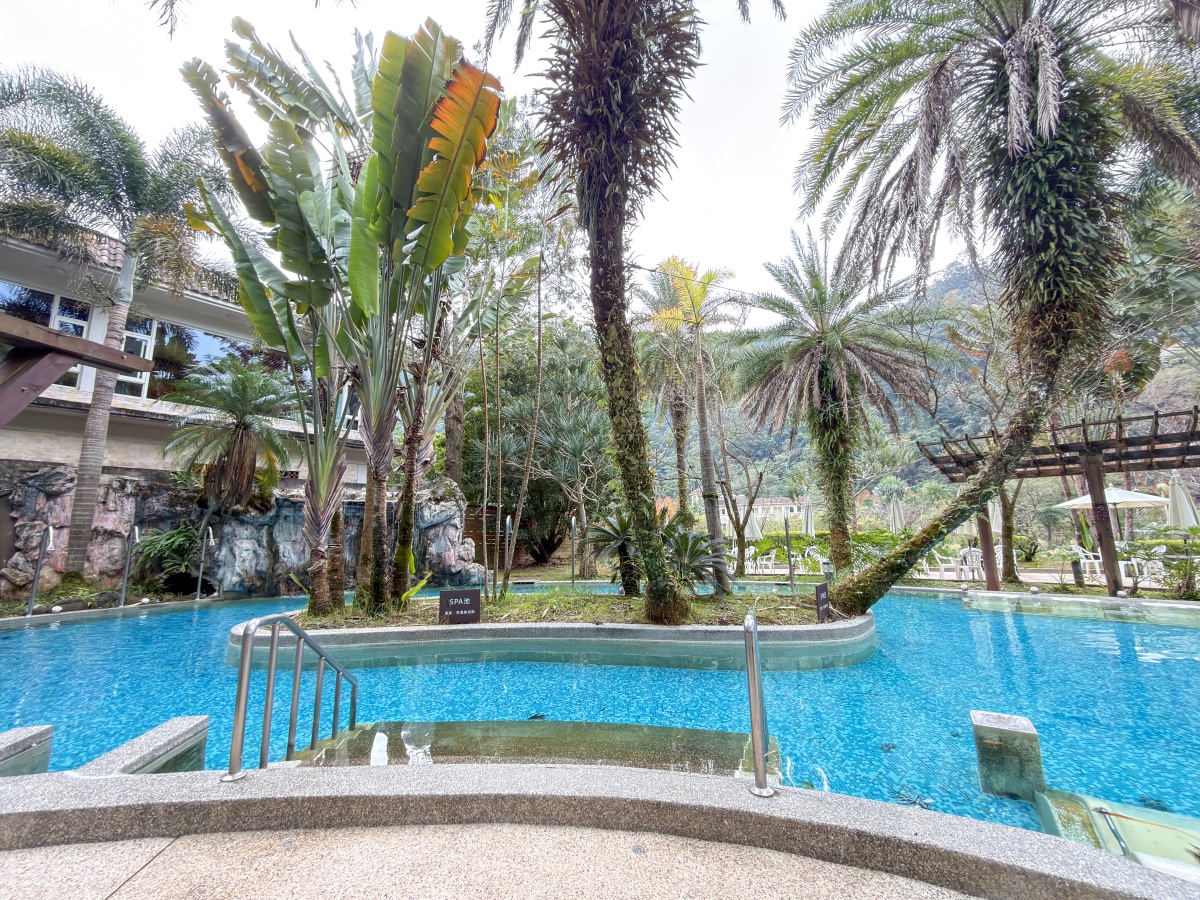 ❤旅宿分享❤【會來尖石溫泉渡假村】新竹尖石露營車推薦｜被落羽松包圍的懶人露營車，在森林裡醒來再去泡溫泉