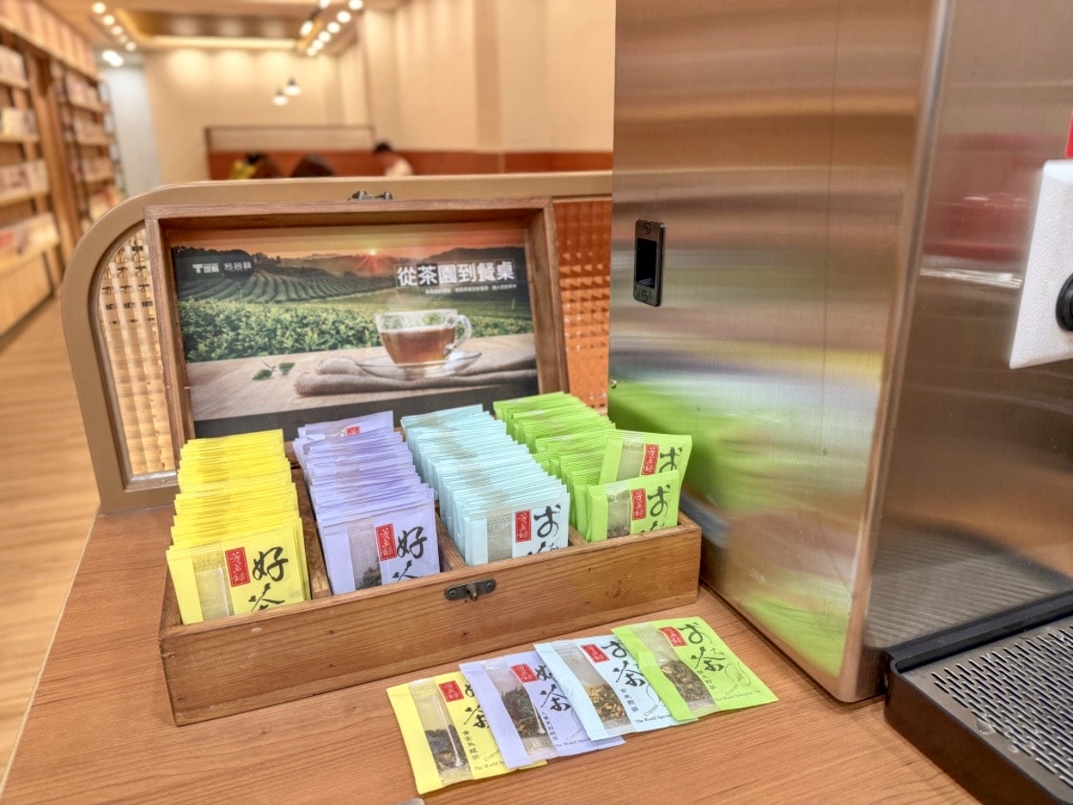 【保國衛民|漫畫包廂.共享空間.高雄九如店】高雄包廂漫畫店推薦。火車站附近漫畫包廂,獨立包廂計時制、安靜不被打擾 - 第31張圖 【保國衛民|漫畫包廂.共享空間.高雄九如店】高雄包廂漫畫店推薦。火車站附近漫畫包廂,獨立包廂計時制、安靜不被打擾