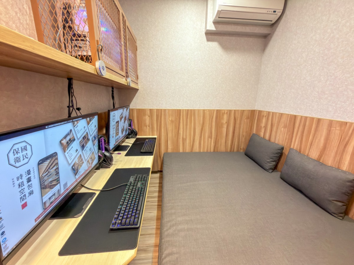 【保國衛民|漫畫包廂.共享空間.高雄九如店】高雄包廂漫畫店推薦。火車站附近漫畫包廂,獨立包廂計時制、安靜不被打擾 - 第13張圖 【保國衛民|漫畫包廂.共享空間.高雄九如店】高雄包廂漫畫店推薦。火車站附近漫畫包廂,獨立包廂計時制、安靜不被打擾