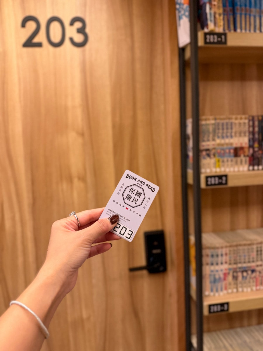 【保國衛民|漫畫包廂.共享空間.高雄九如店】高雄包廂漫畫店推薦。火車站附近漫畫包廂,獨立包廂計時制、安靜不被打擾 - 第6張圖 【保國衛民|漫畫包廂.共享空間.高雄九如店】高雄包廂漫畫店推薦。火車站附近漫畫包廂,獨立包廂計時制、安靜不被打擾