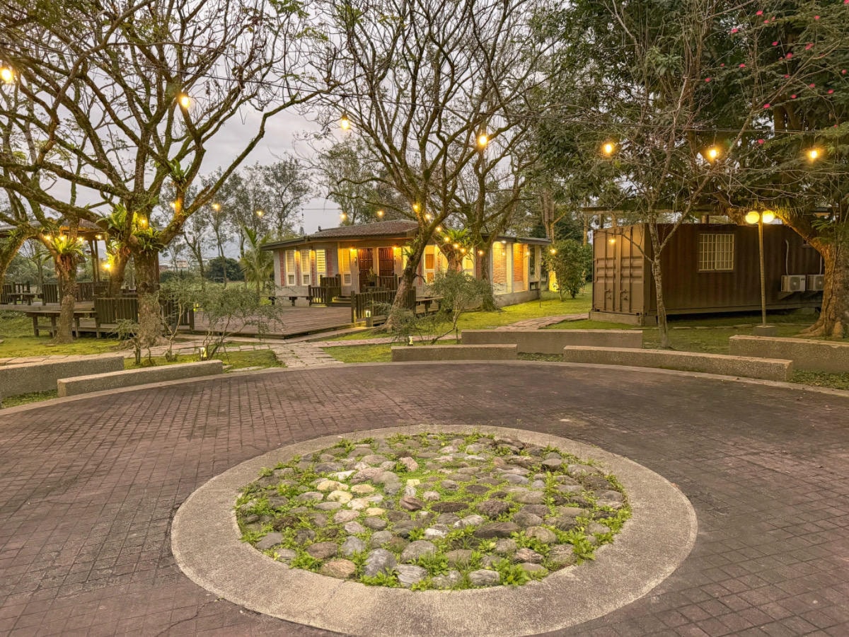 ❤旅宿分享❤【芳草古樹花園｜餐廳｜民宿】全國唯一菸樓改建民宿