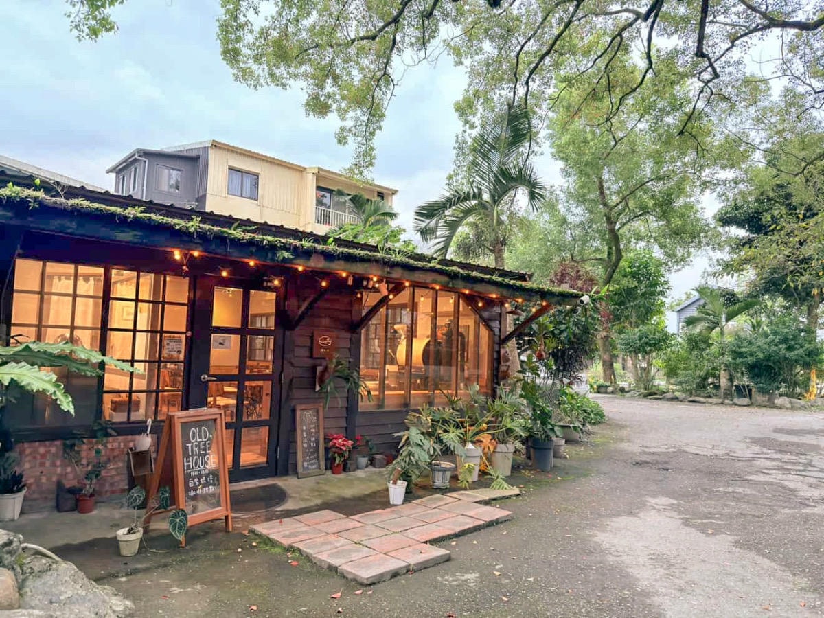 ❤旅宿分享❤【芳草古樹花園｜餐廳｜民宿】全國唯一菸樓改建民宿