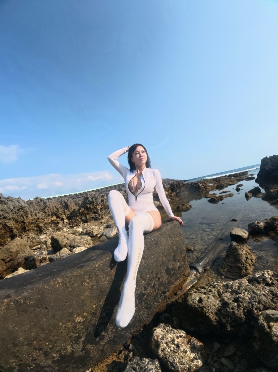 ❤產品分享❤ 【潛行迷宮 divingmaze】海洋繆思 Athena連身防寒衣｜3mm修身拉鍊連身防寒衣＋2mm防寒長襪開箱評價｜冬天潛水裝備連身衣推薦