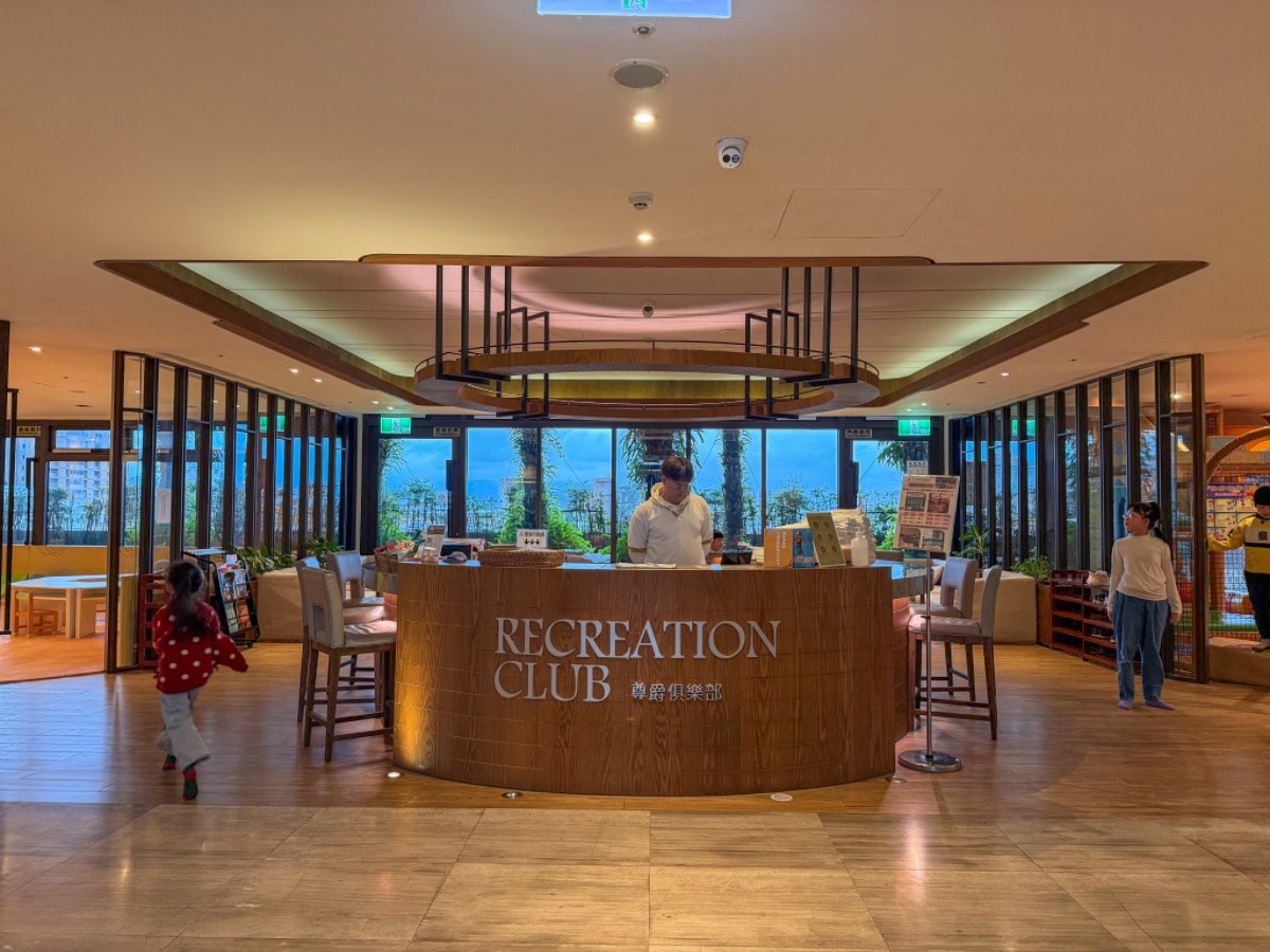 ❤旅宿分享❤【村却國際溫泉酒店】宜蘭羅東五星級溫泉飯店推薦｜（限時開團：一泊二食專案 2大送2小）270度百萬夜景 × 雙湯溫泉客房 × 星空酒吧微醺之夜