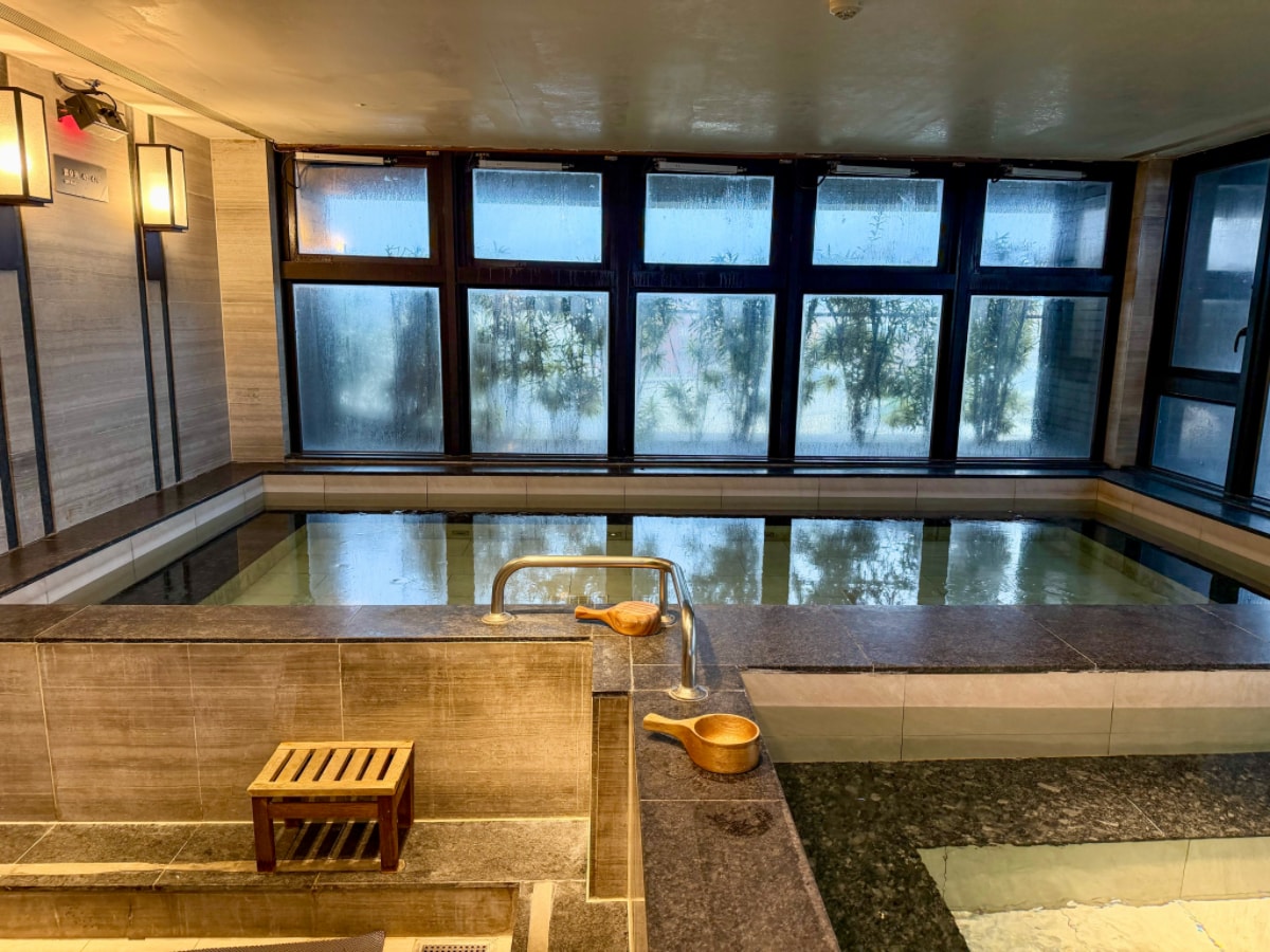❤旅宿分享❤【村却國際溫泉酒店】宜蘭羅東五星級溫泉飯店推薦｜（限時開團：一泊二食專案 2大送2小）270度百萬夜景 × 雙湯溫泉客房 × 星空酒吧微醺之夜