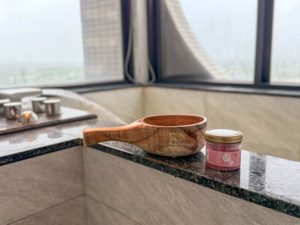 ❤旅宿分享❤【村却國際溫泉酒店】宜蘭羅東五星級溫泉飯店推薦｜（限時開團：一泊二食專案 2大送2小）270度百萬夜景 × 雙湯溫泉客房 × 星空酒吧微醺之夜