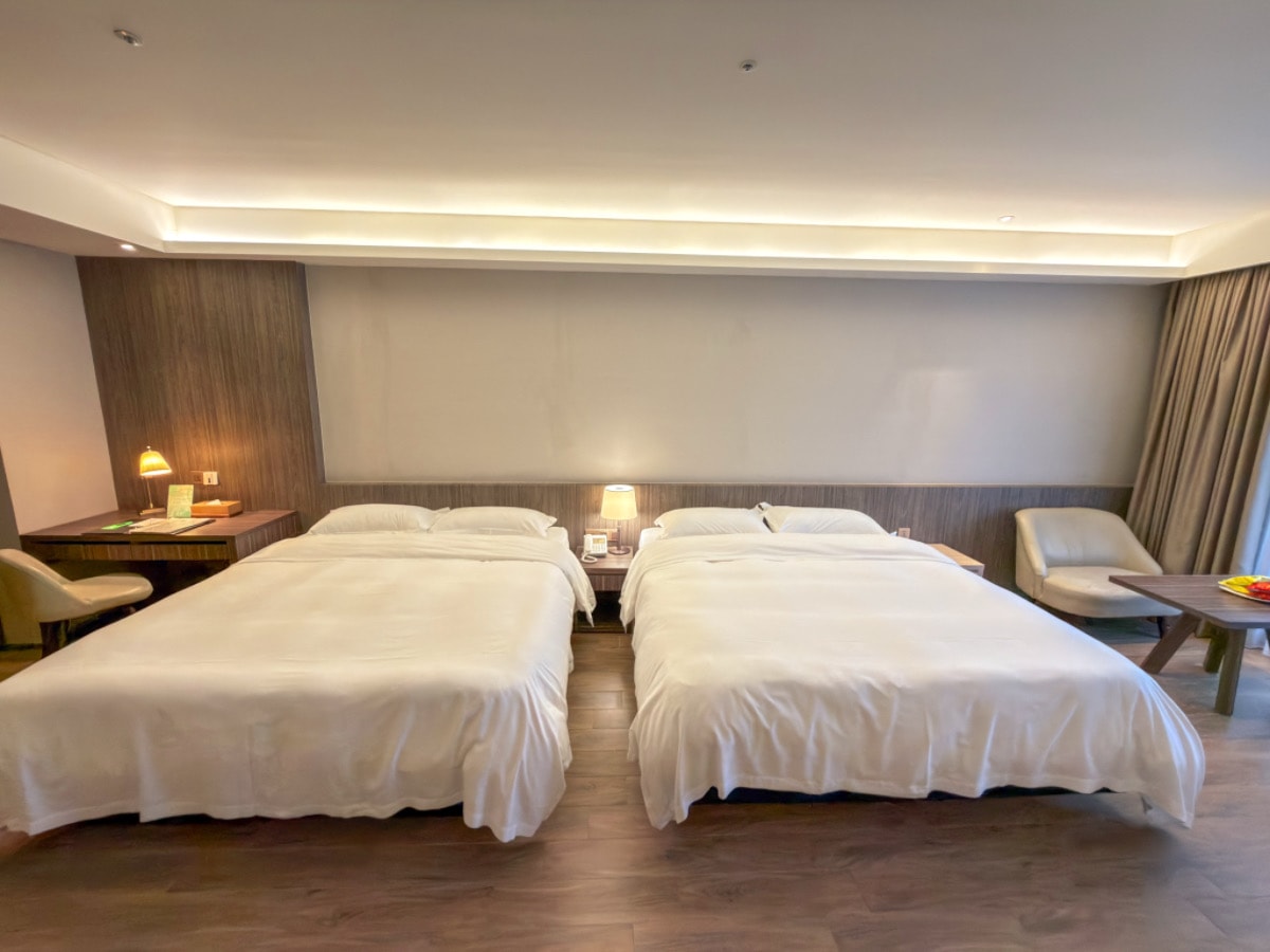 ❤旅宿分享❤【村却國際溫泉酒店】宜蘭羅東五星級溫泉飯店推薦｜（限時開團：一泊二食專案 2大送2小）270度百萬夜景 × 雙湯溫泉客房 × 星空酒吧微醺之夜