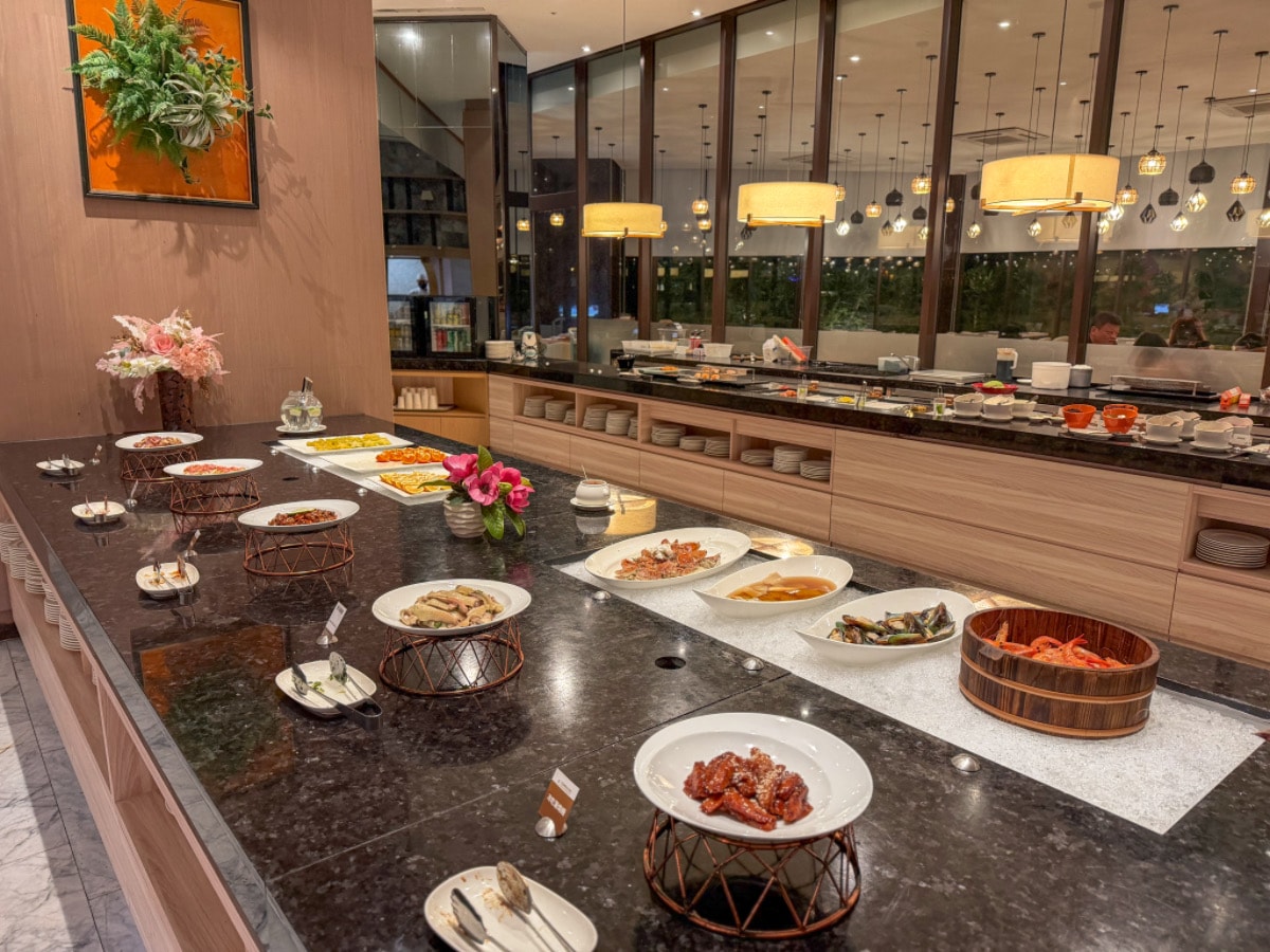 ❤旅宿分享❤【村却國際溫泉酒店】宜蘭羅東五星級溫泉飯店推薦｜（限時開團：一泊二食專案 2大送2小）270度百萬夜景 × 雙湯溫泉客房 × 星空酒吧微醺之夜