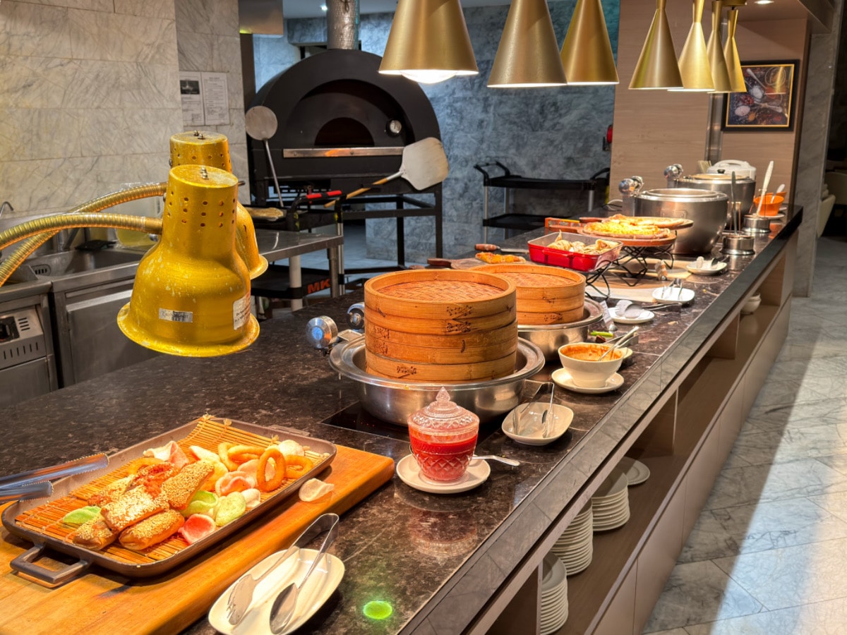 ❤旅宿分享❤【村却國際溫泉酒店】宜蘭羅東五星級溫泉飯店推薦｜（限時開團：一泊二食專案 2大送2小）270度百萬夜景 × 雙湯溫泉客房 × 星空酒吧微醺之夜