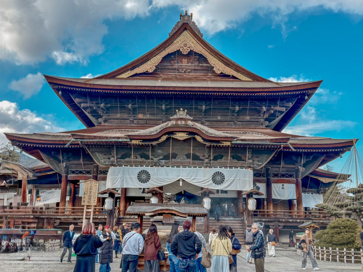 ❤景點分享❤【美黛子遊日本】長野經典觀光一日遊｜雪猴溫泉、千年古剎善光寺、清酒微醺，超值行程大公開！